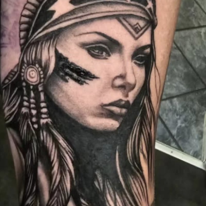 Indianerin Portrait Tattoo